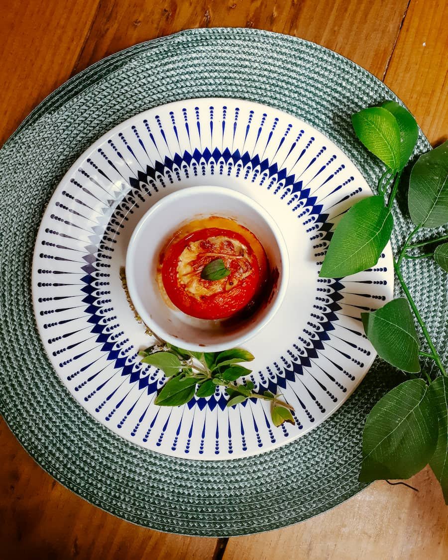 Tomate Recheado com Shimeji na Manteiga